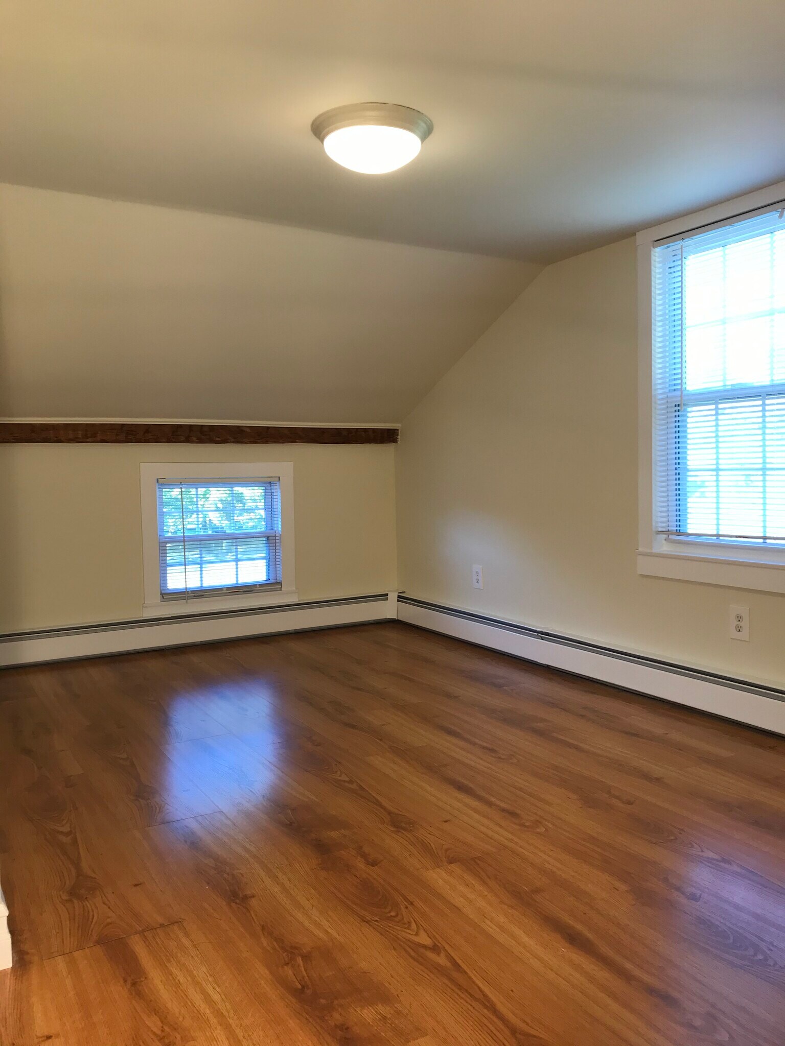 bedroom - 49 School St