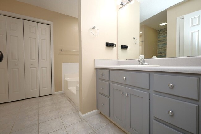 Building Photo - 4349 Summerlin Dr