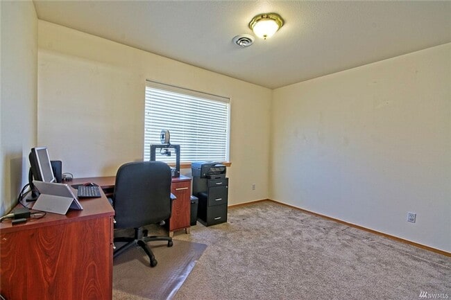 Building Photo - Beautiful 4 Bedroom Home