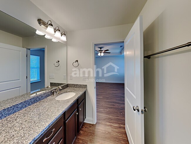 Building Photo - 320 Bourne St