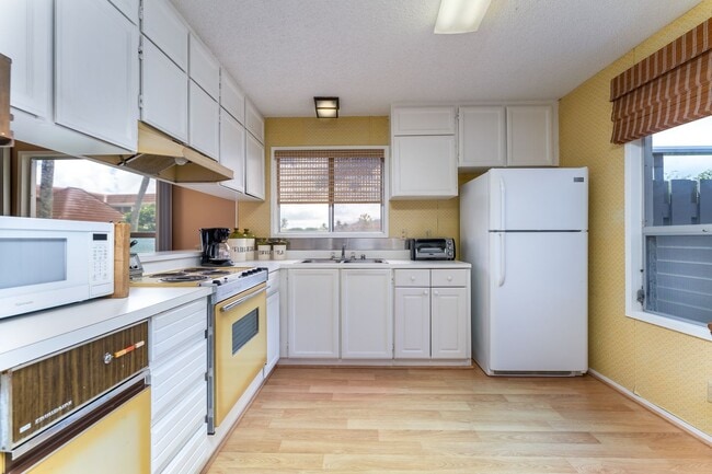 Building Photo - Lakeside, fully furnished, two bedroom, one bath townhome with enclosed garage.