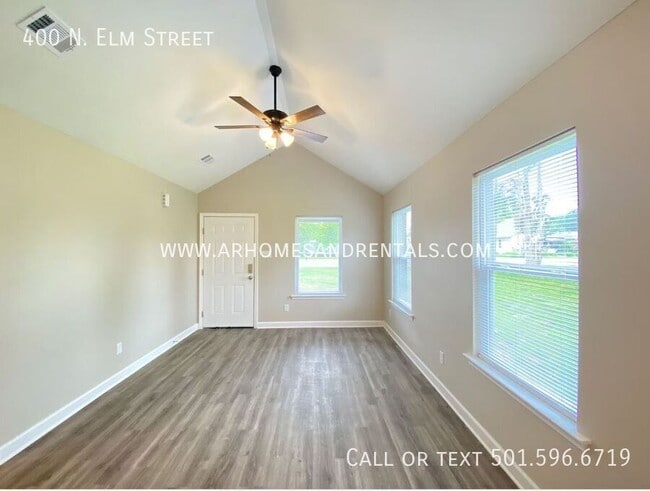 Building Photo - 400 N Elm St