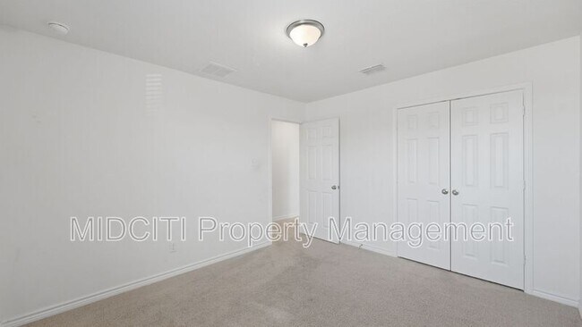 Building Photo - 10419 Salitrillo Bnd