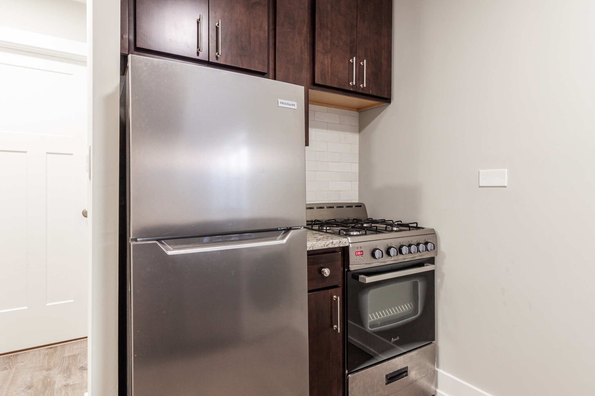 Building Photo - 454 W Barry Ave