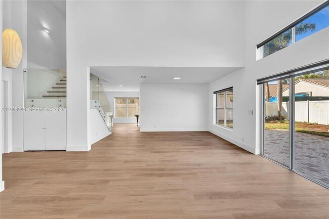 Building Photo - 4917 SW 32nd Way