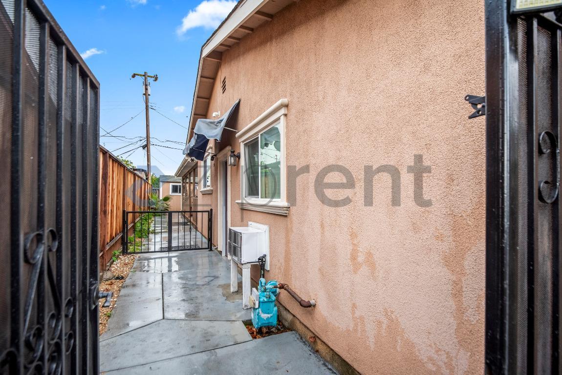 Building Photo - 2661 S King Rd