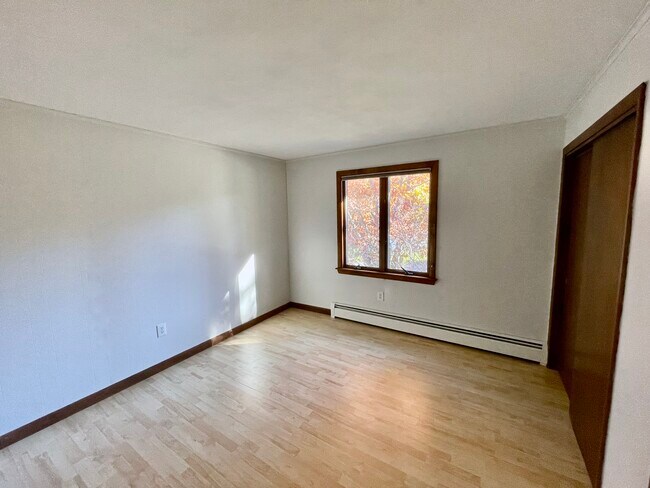 Building Photo - In-Law Suite