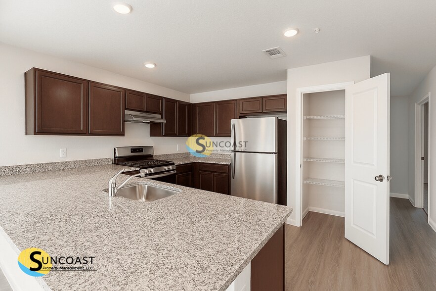 Building Photo - 617 Century 21 Dr