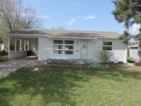 Building Photo - Brookridge Heights 2 Bedroom, 1 Bath Home ...