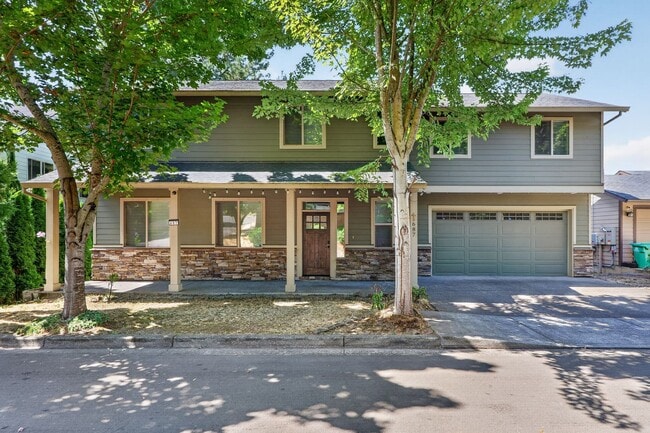 Building Photo - 687 SE Anderson Ln