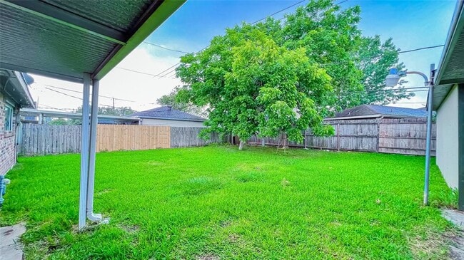 Building Photo - 7606 Eichler Dr