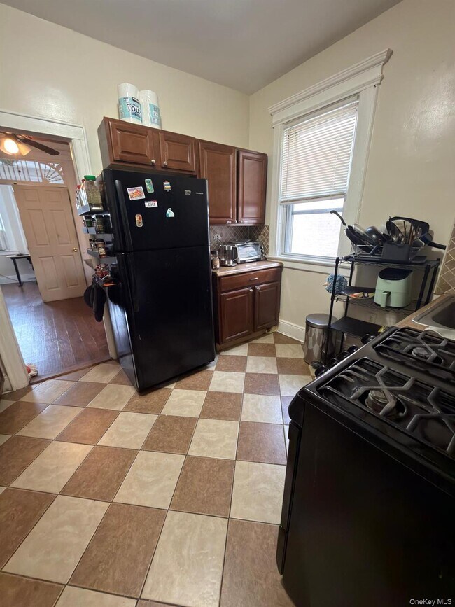 Building Photo - 33-21 112th St