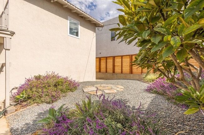 Building Photo - Beautifully Remodeled 2 Bed/1Bath Home with Ocean and Bay Glimpses in Ocean Beach!