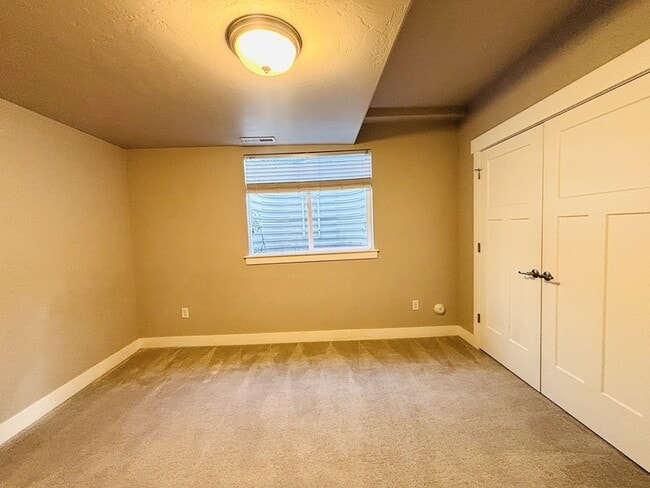 Building Photo - 11528 4055 W