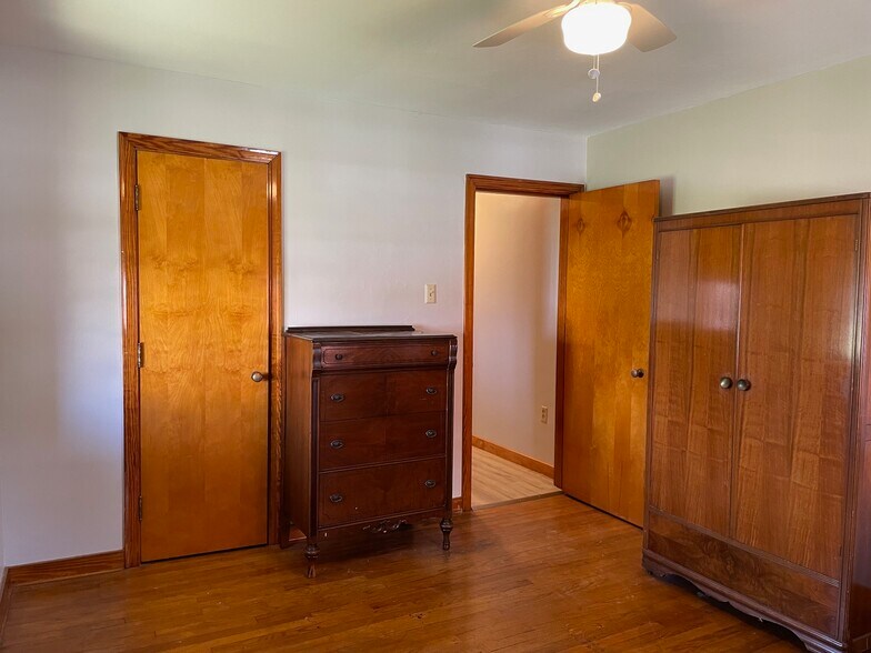 Building Photo - 4517 Lincoln Ave