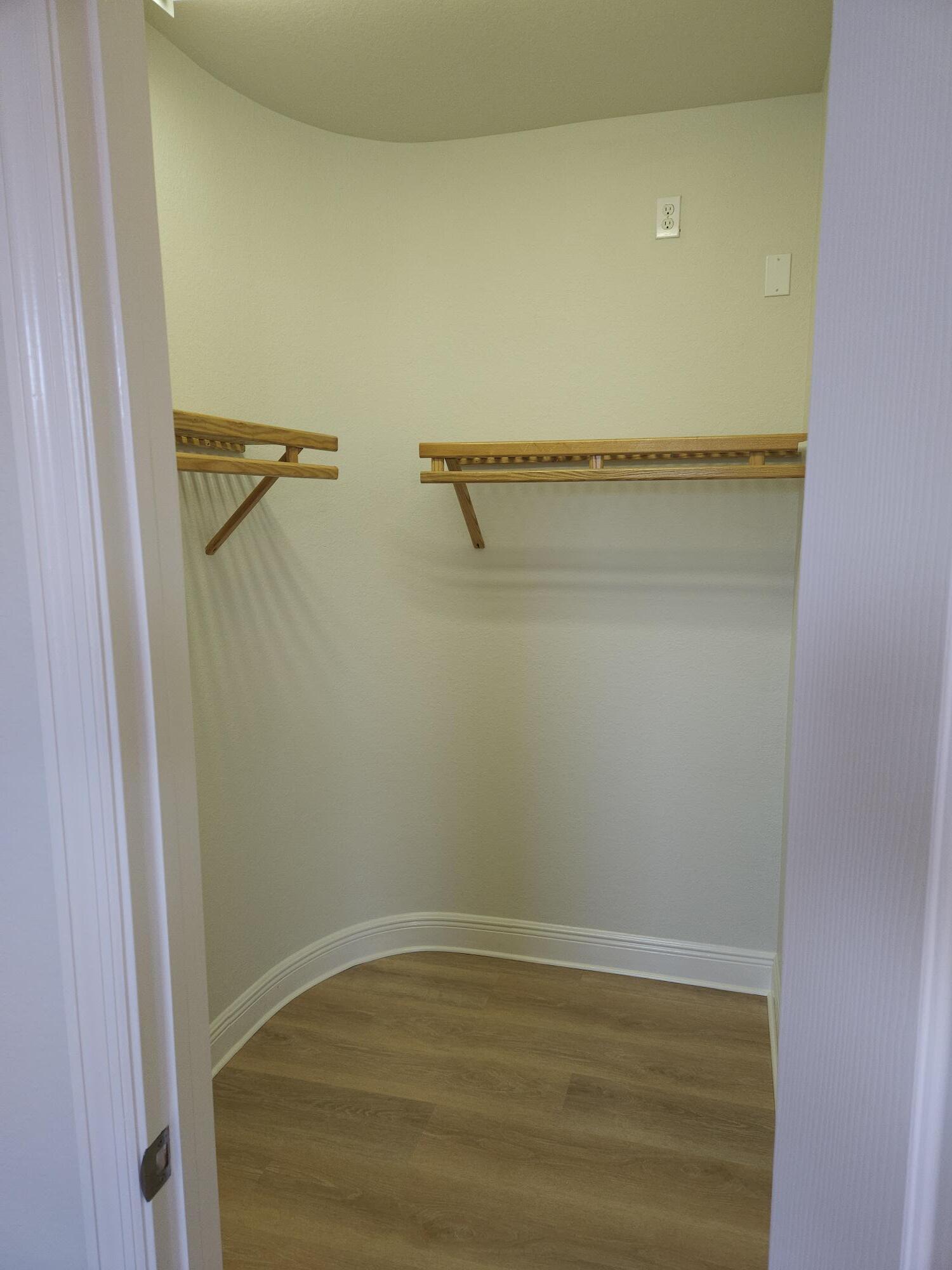 MB Walk-in closet - 4828 SW 17th Pl