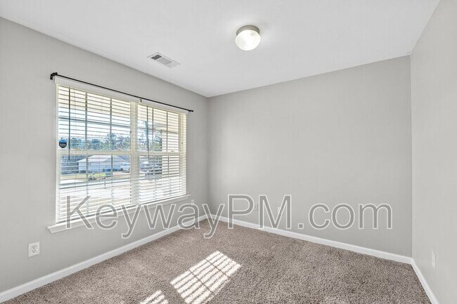 Building Photo - 122 Oakwood Dr