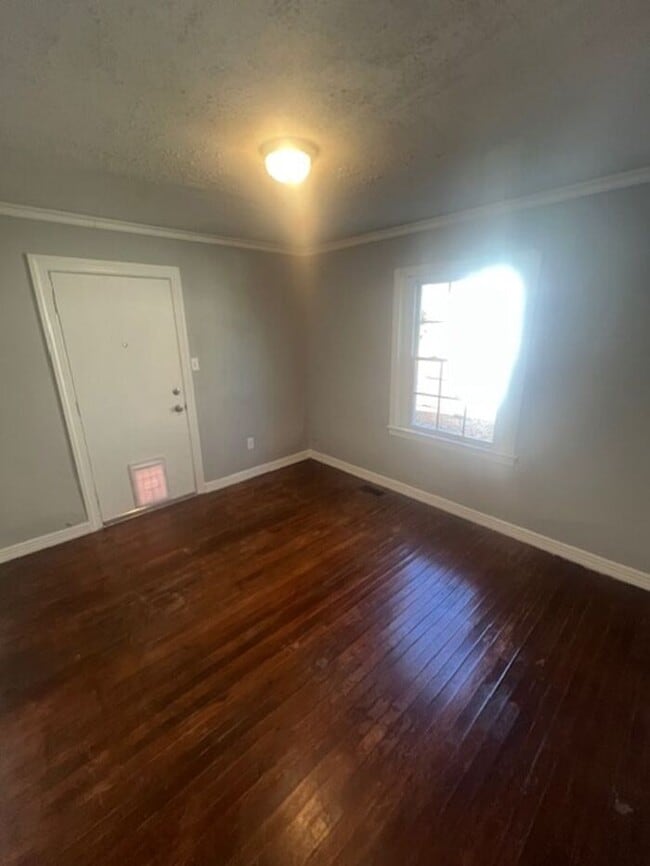 Building Photo - Newly Remodeled 2/1 Single Family House in Spartanburg!!