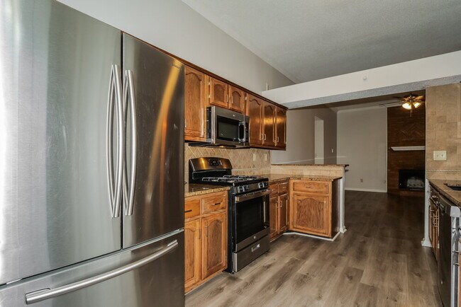 Building Photo - 3158 Clubview Cove N