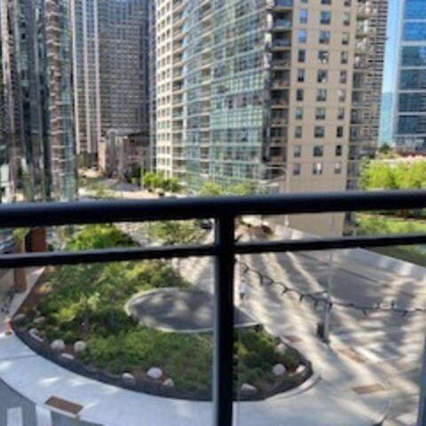 Building Photo - 450 E Waterside Dr