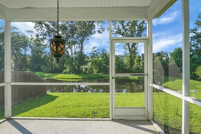 Building Photo - Beautiful 3 Bedroom, 2.5 Bath-Monks Corner in Riverstone