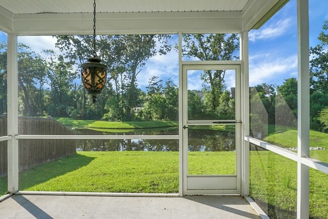 Building Photo - Beautiful 3 Bedroom, 2.5 Bath-Monks Corner...