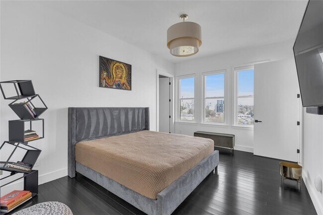 Building Photo - 2233 Peachtree Rd NE