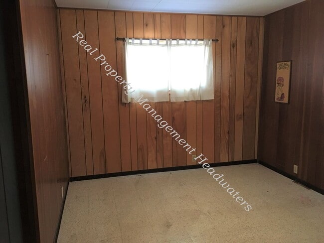 Building Photo - 4 Bedroom 2 Bath Farm House for Rent