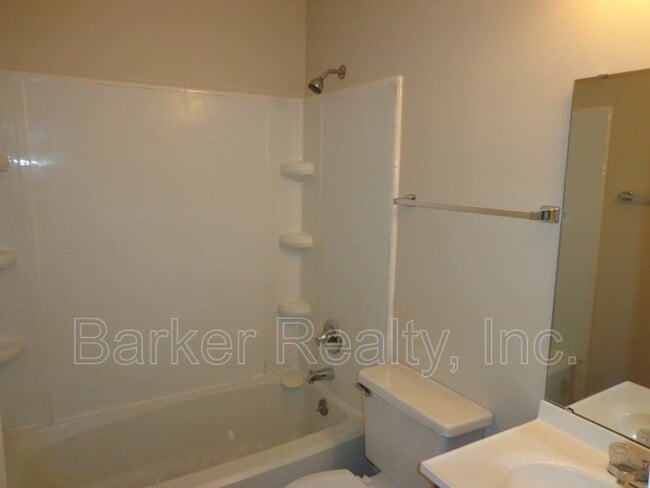 Building Photo - 4520 N New Hope Rd