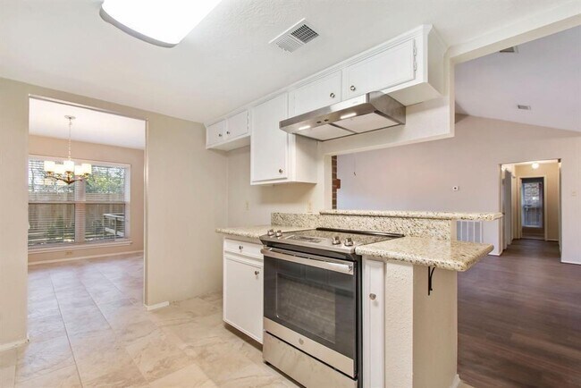 Building Photo - 108 N Deerfoot Cir