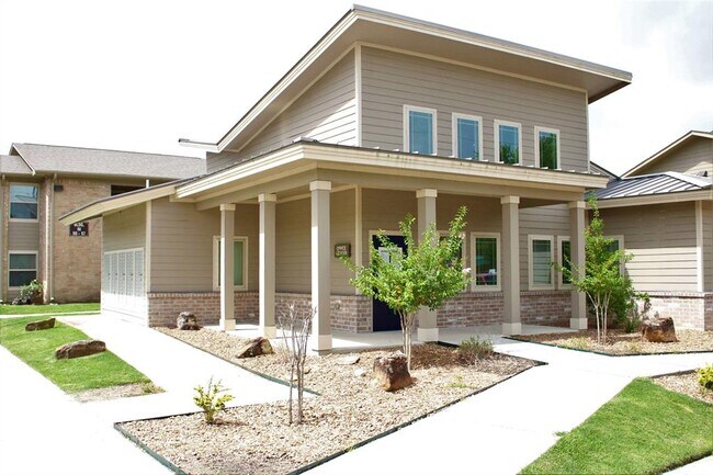 Building Photo - 304 Krenek Rd