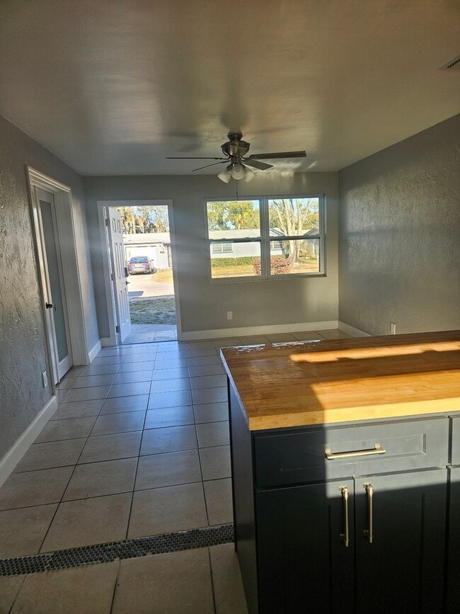 Building Photo - 3 bedroom 2 bath home