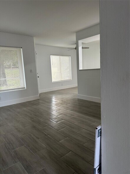Building Photo - 815 W Boynton Beach Blvd