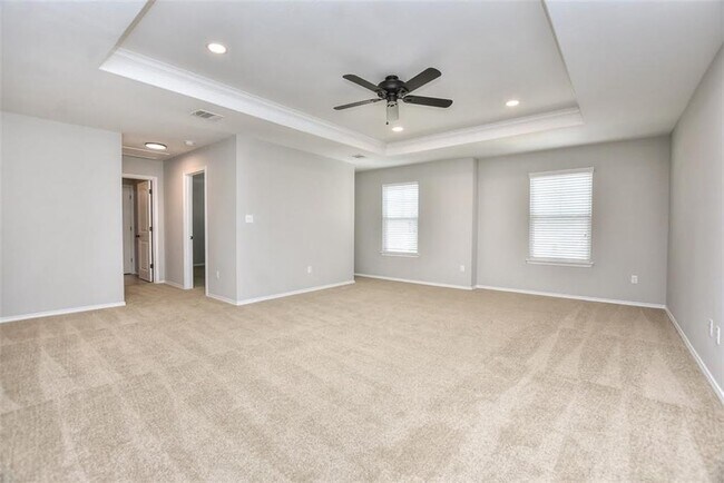 Building Photo - 204 Russet Trl