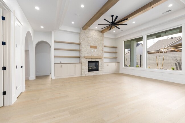 Building Photo - Beautiful single story with 4 bedrooms close to Crimson High School