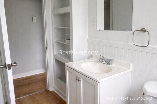 Building Photo - 11 Somerset St