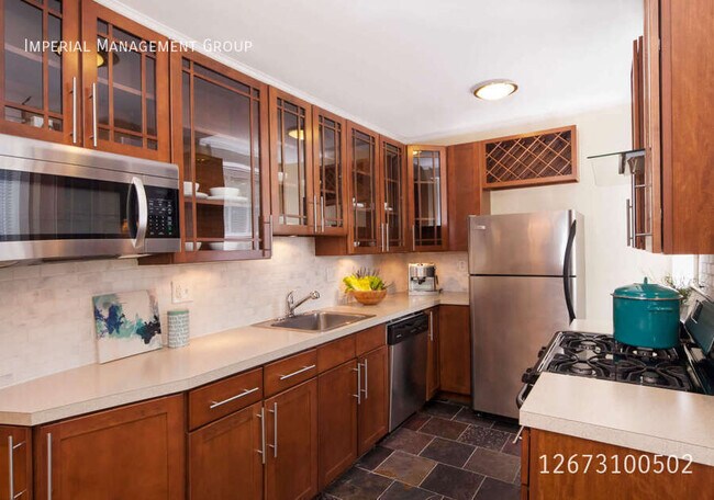 Building Photo - 6600 Lincoln Dr