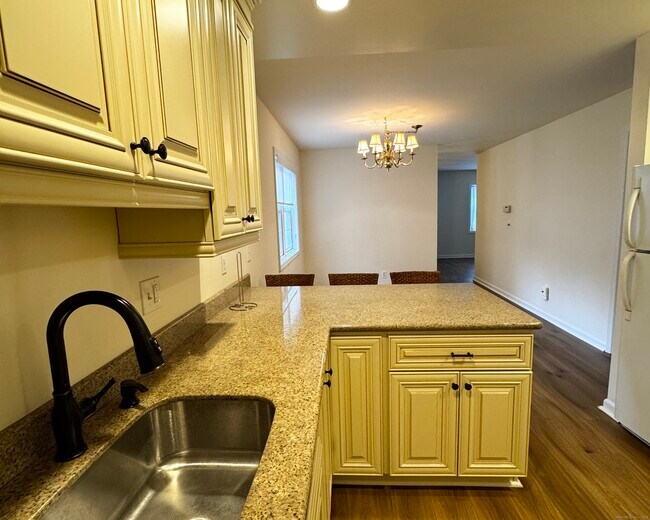 Building Photo - 1118 Foxboro Dr