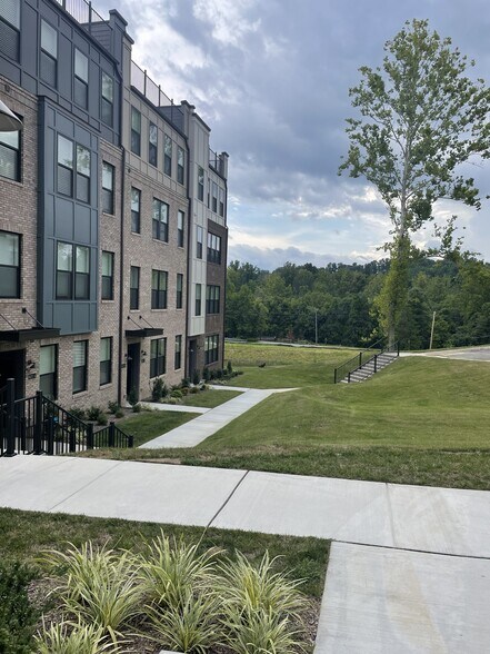 Building Photo - 813 Wesley Ln