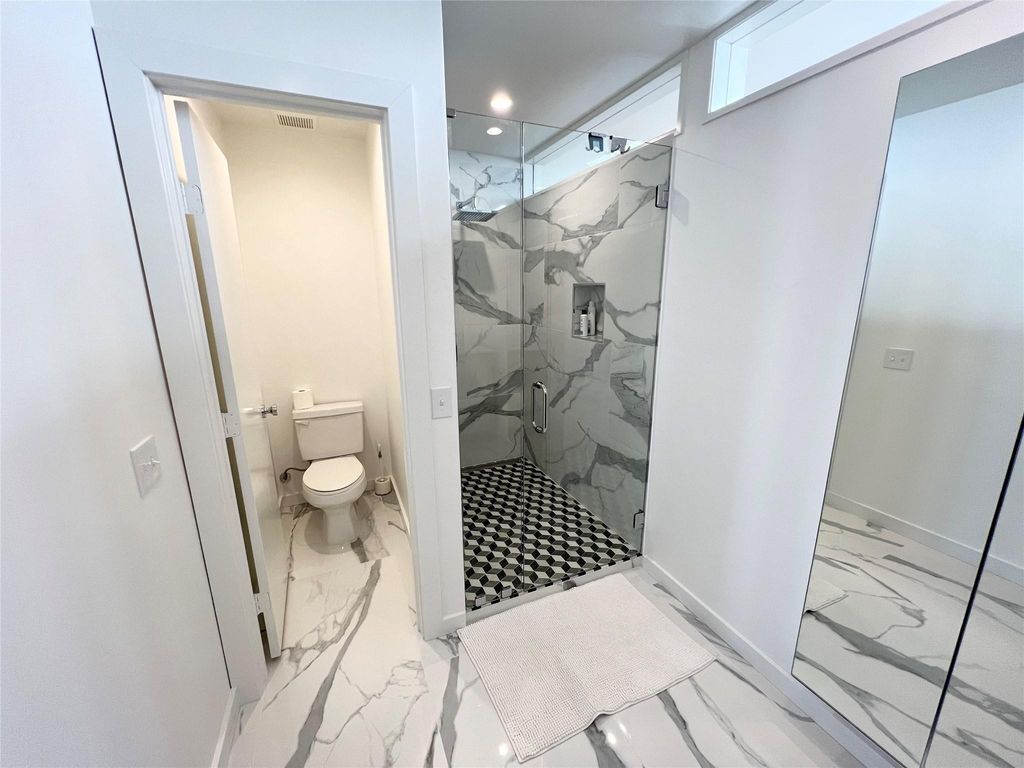 Building Photo - 2809 Crawford St