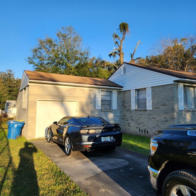 Building Photo - 7927 Reid Ave