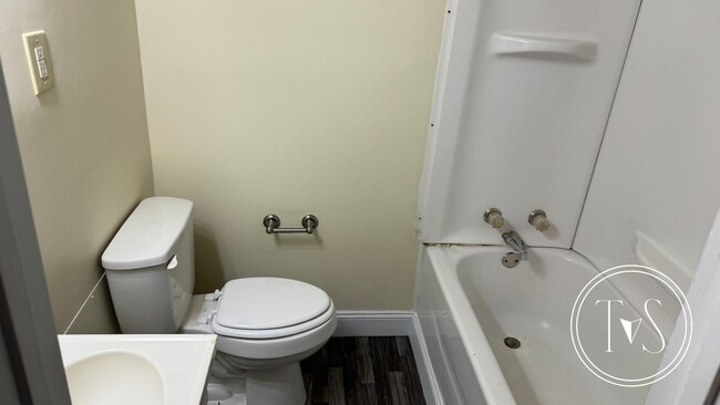 Building Photo - RATE DROP ALERT! (was $1500/month)