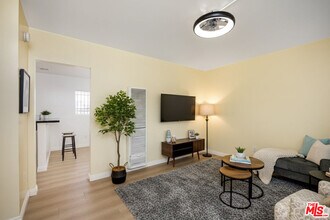 Building Photo - 3620 S Budlong Ave