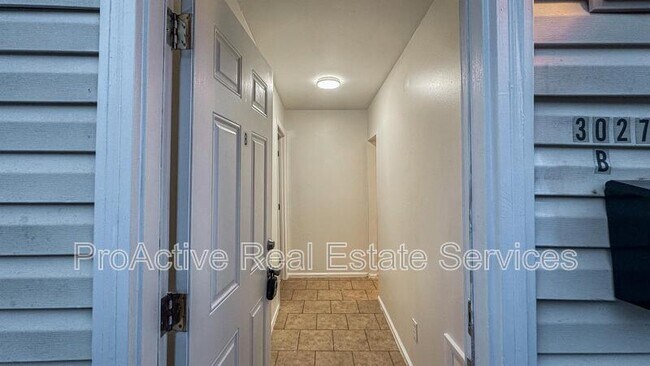 Building Photo - 3027 Peronne Ave