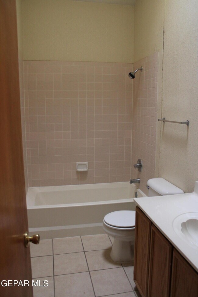 Building Photo - 704 Springfire Dr