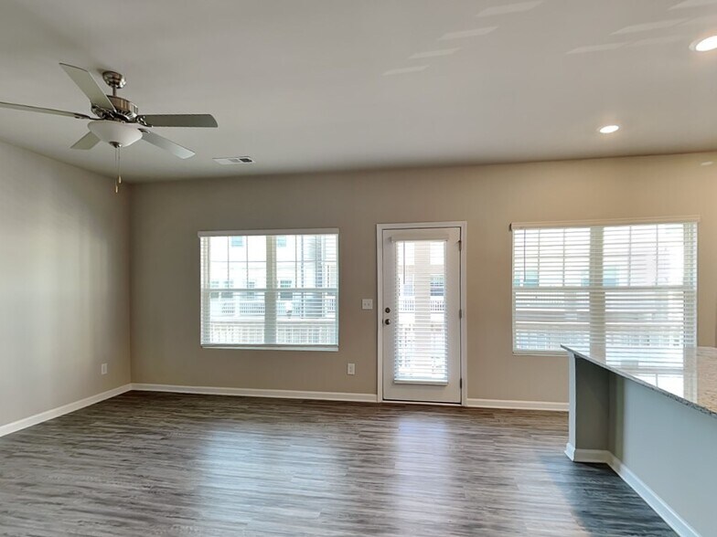 Building Photo - 2110 Irvin Ct