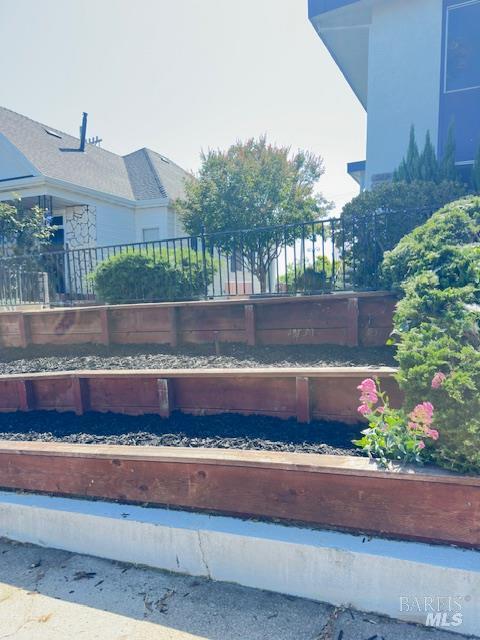 Building Photo - 523 Branciforte St