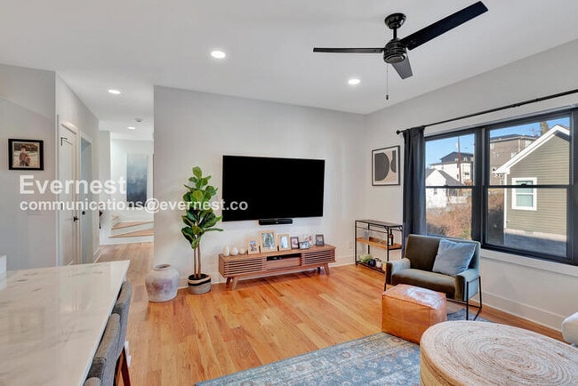 Building Photo - 3 Bed/3 Bath Home with Garage / Pet-Friendly / Available Now!