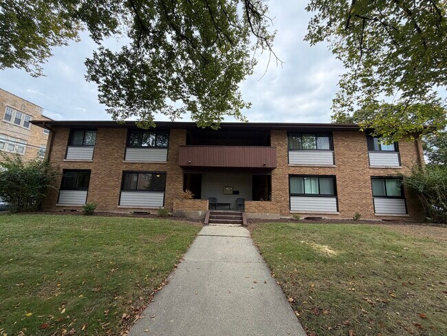 Primary Photo - 1605 Monroe St