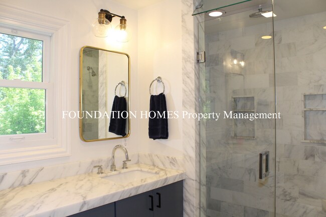 Building Photo - VIDEO - Prime Ross Residence- 4BD/3BA - La...